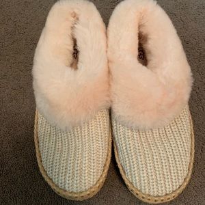 Size 9 UGG slippers. Never worn